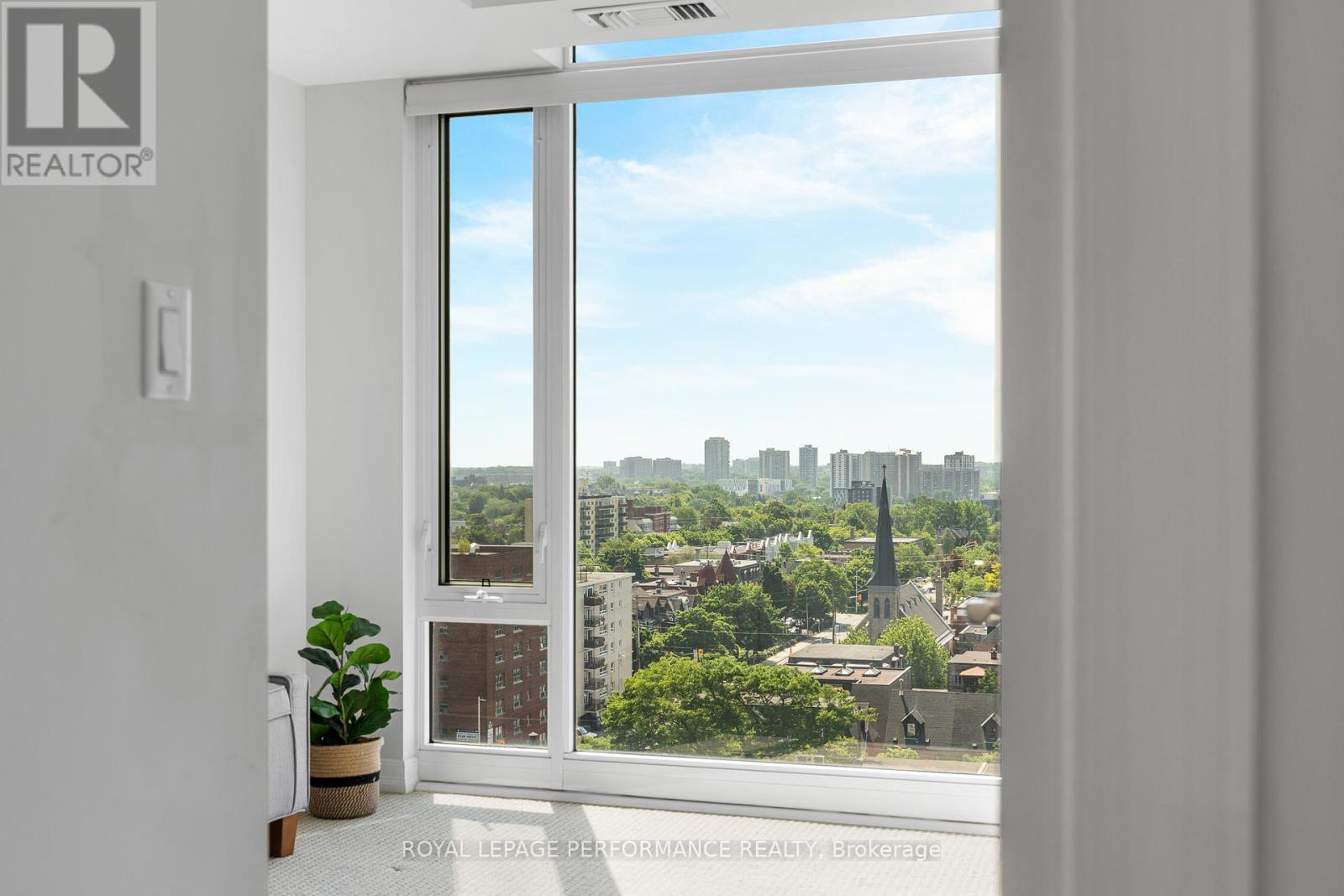 1504 - 238 Besserer Street