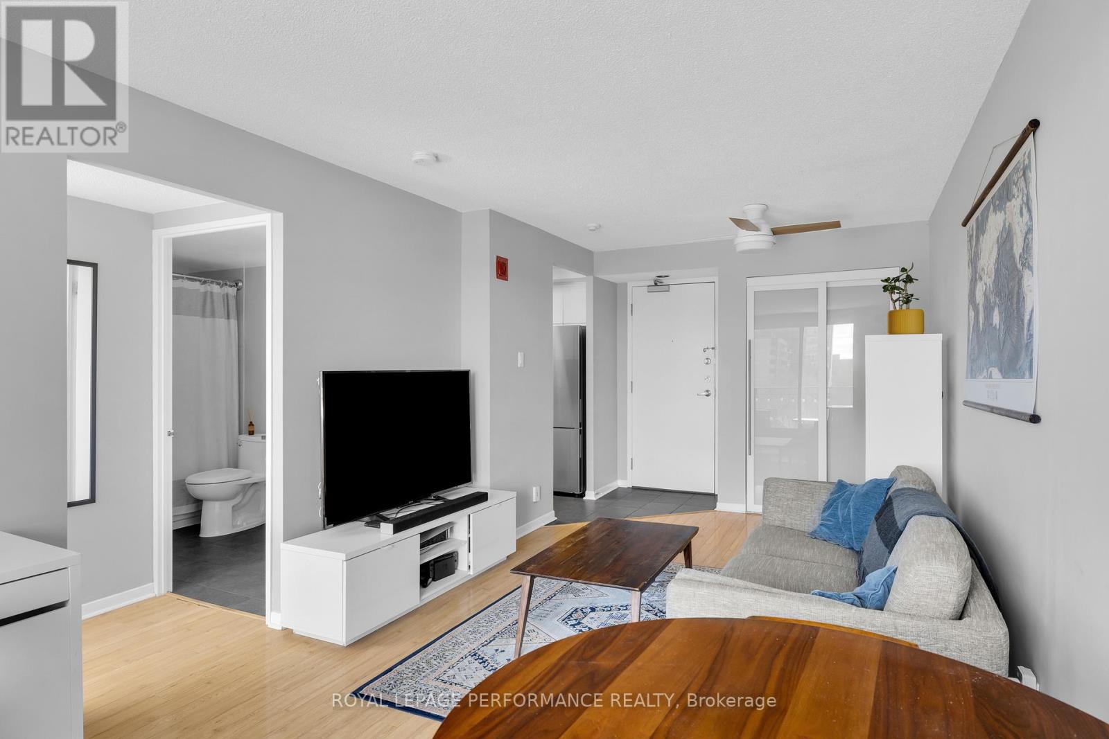 611 - 45 Holland Avenue