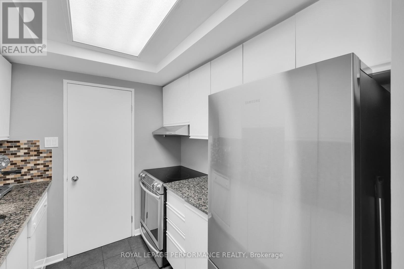 611 - 45 Holland Avenue