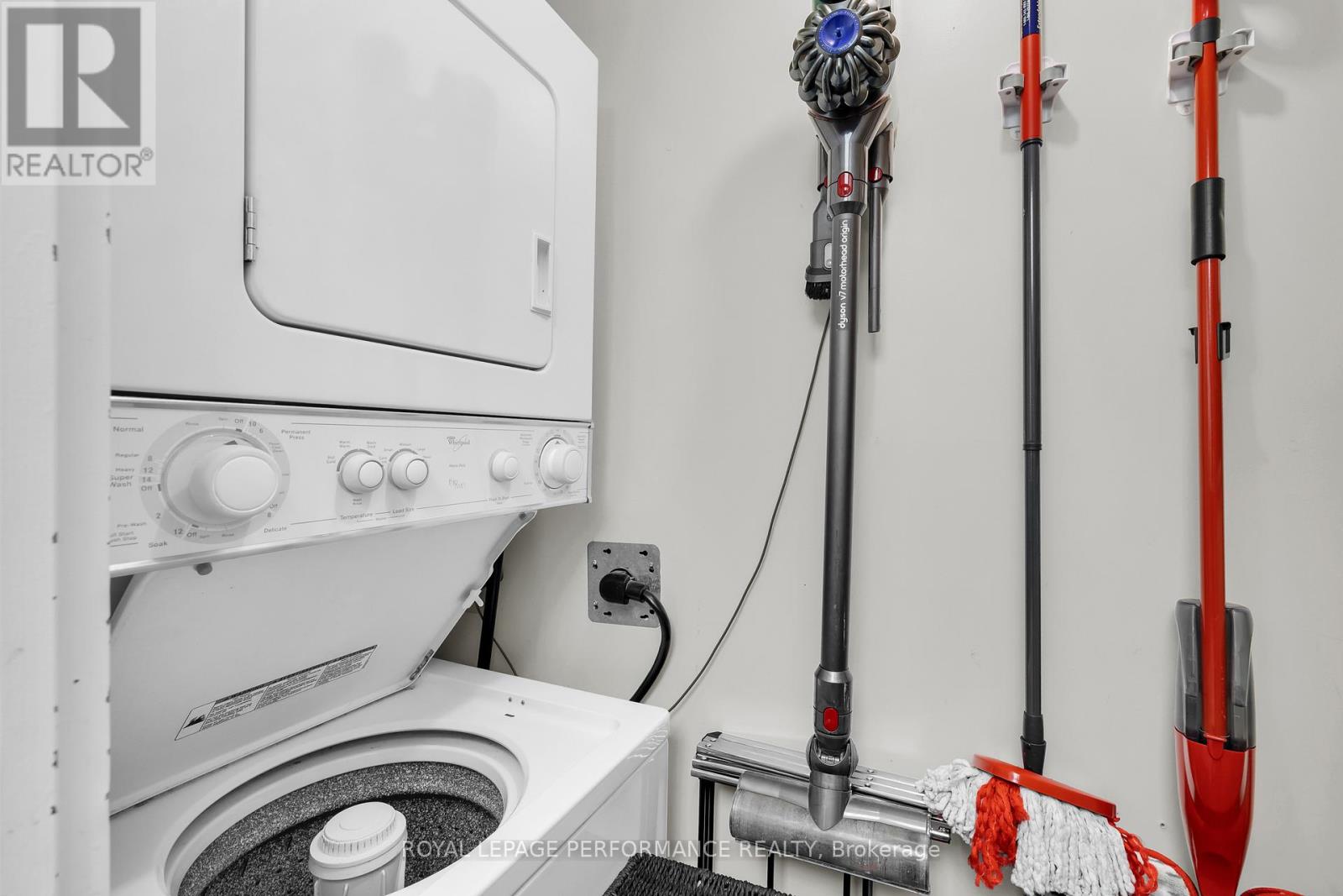 611 - 45 Holland Avenue