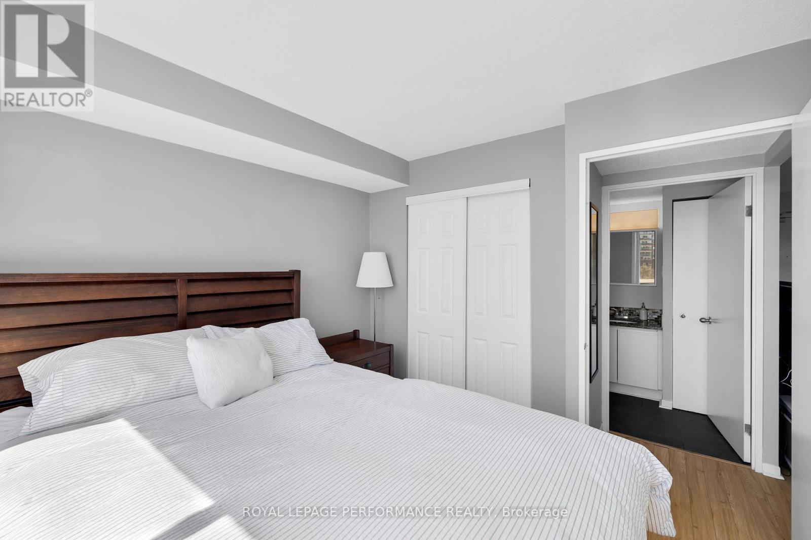 611 - 45 Holland Avenue