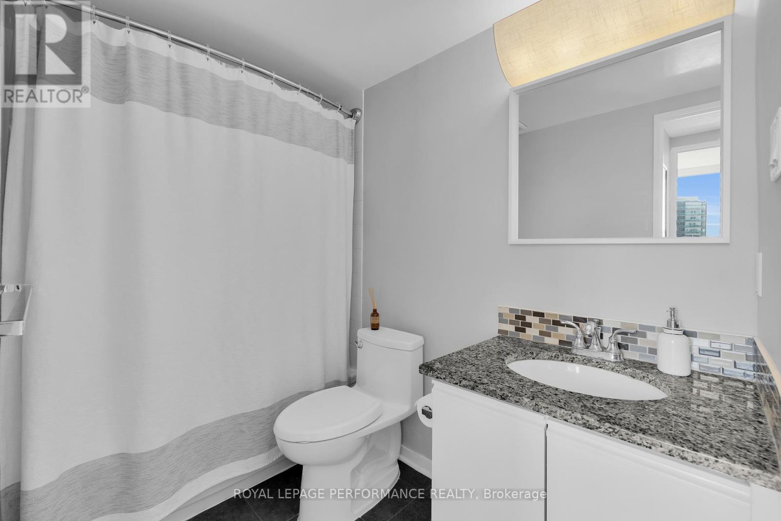 611 - 45 Holland Avenue