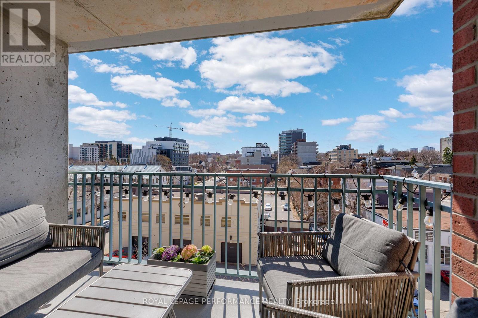 611 - 45 Holland Avenue