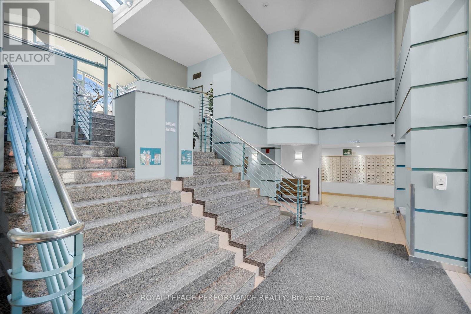 611 - 45 Holland Avenue