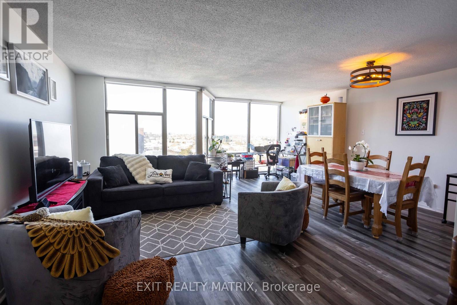 1007 - 2759 Carousel Crescent