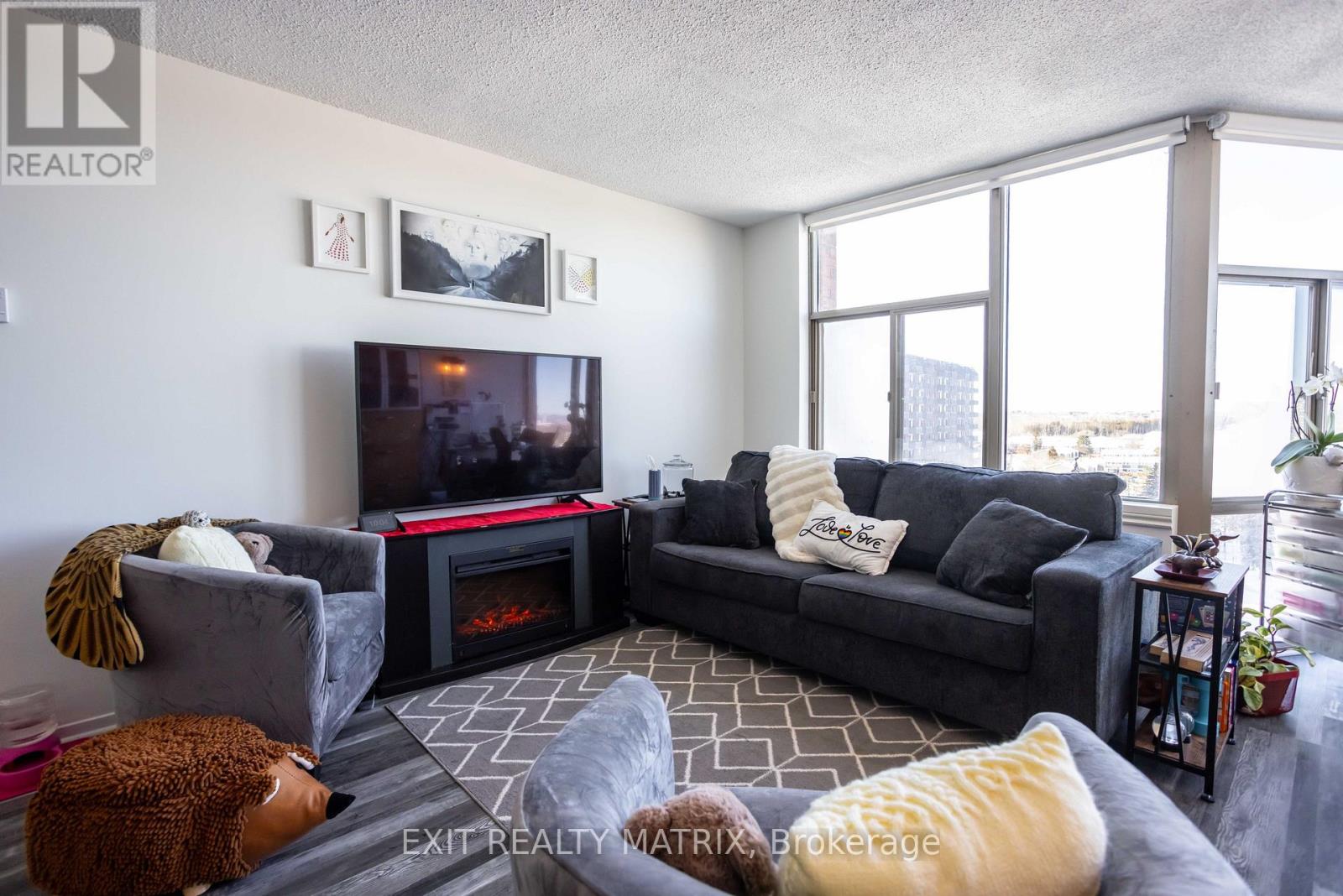 1007 - 2759 Carousel Crescent