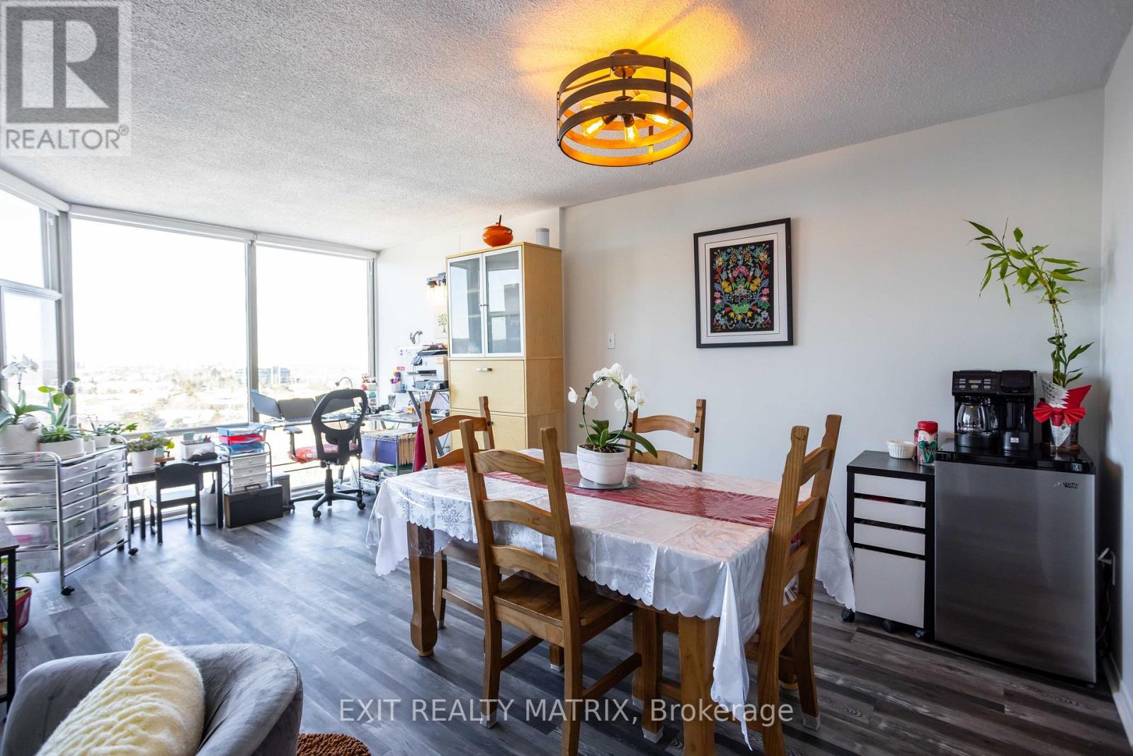 1007 - 2759 Carousel Crescent