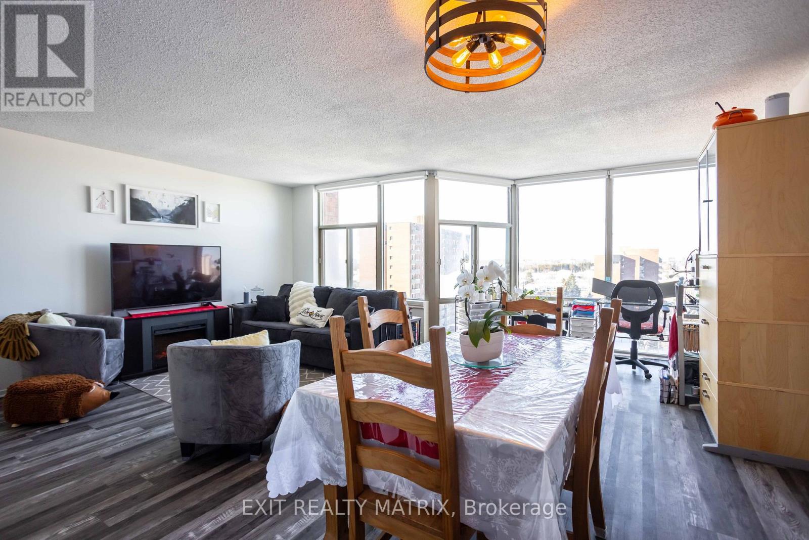 1007 - 2759 Carousel Crescent