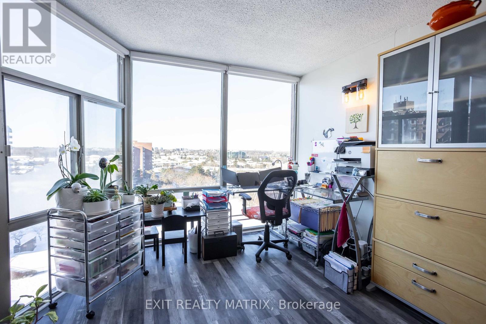 1007 - 2759 Carousel Crescent