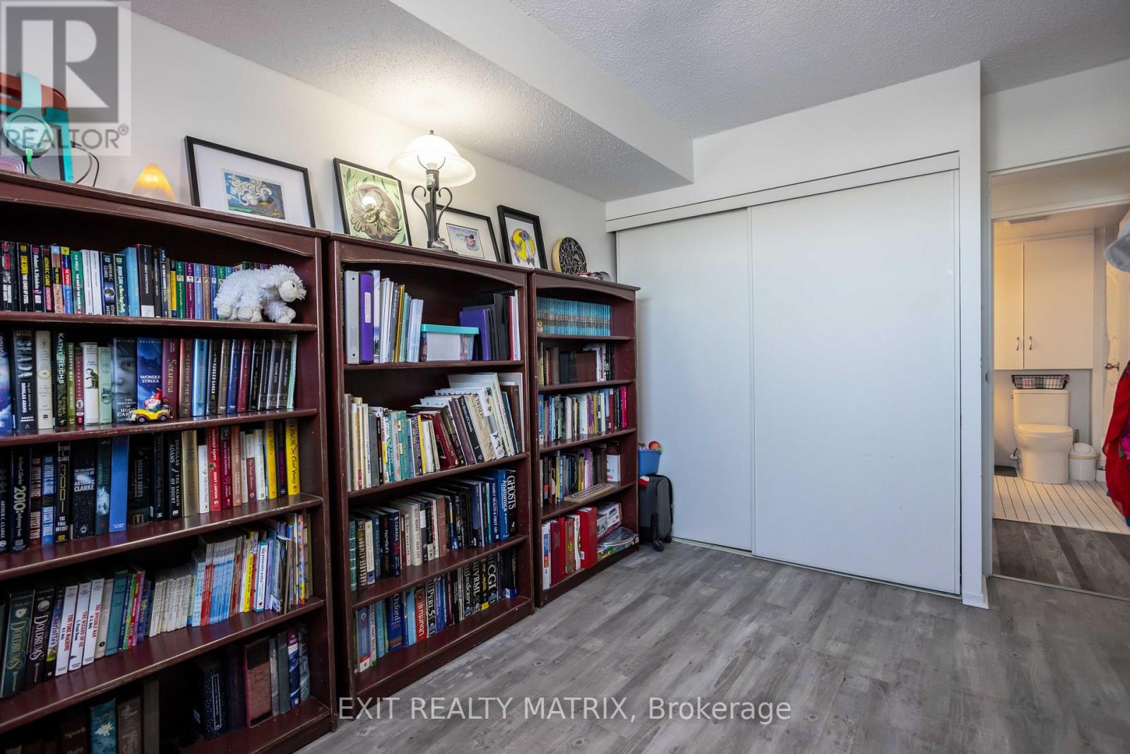 1007 - 2759 Carousel Crescent