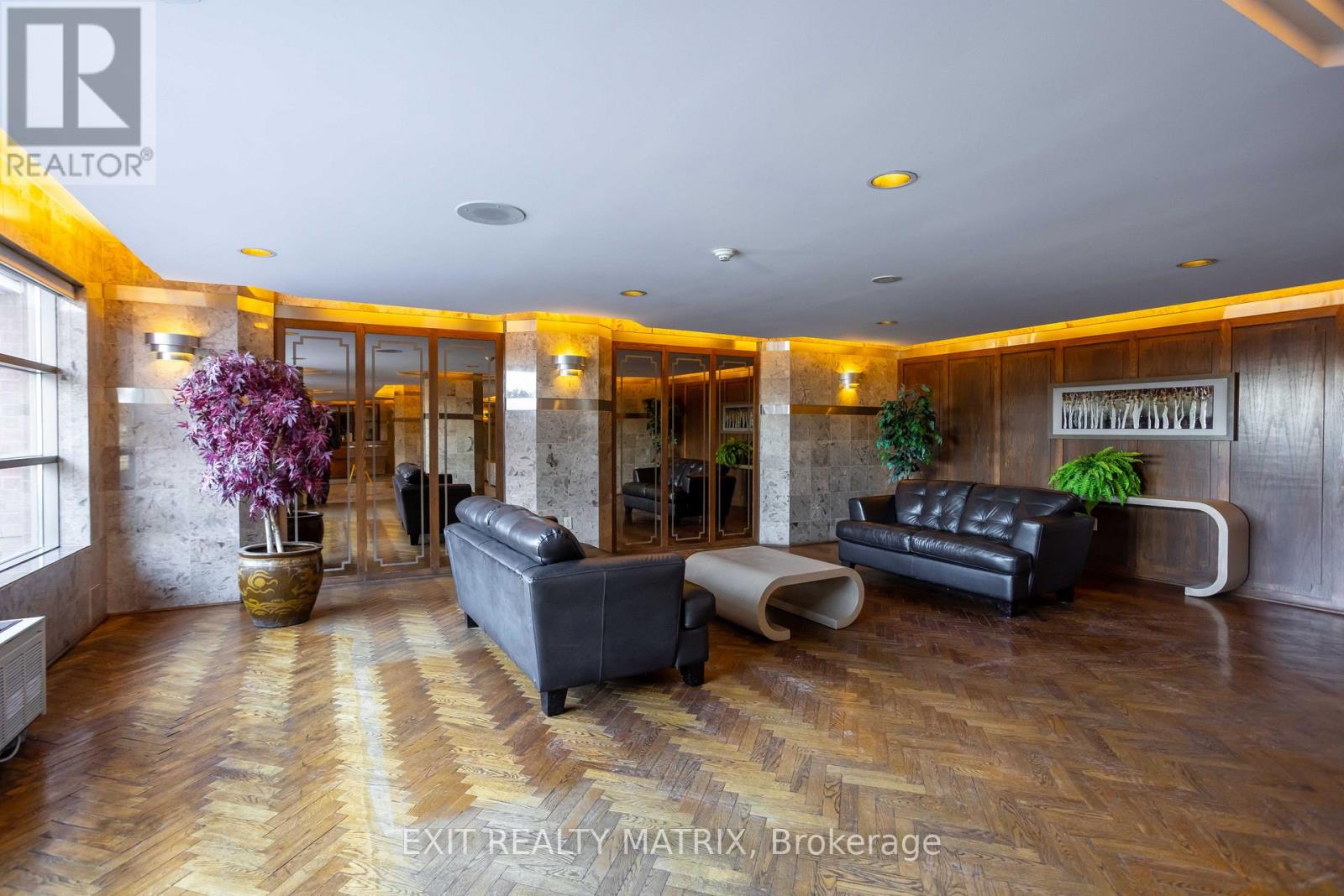 1007 - 2759 Carousel Crescent