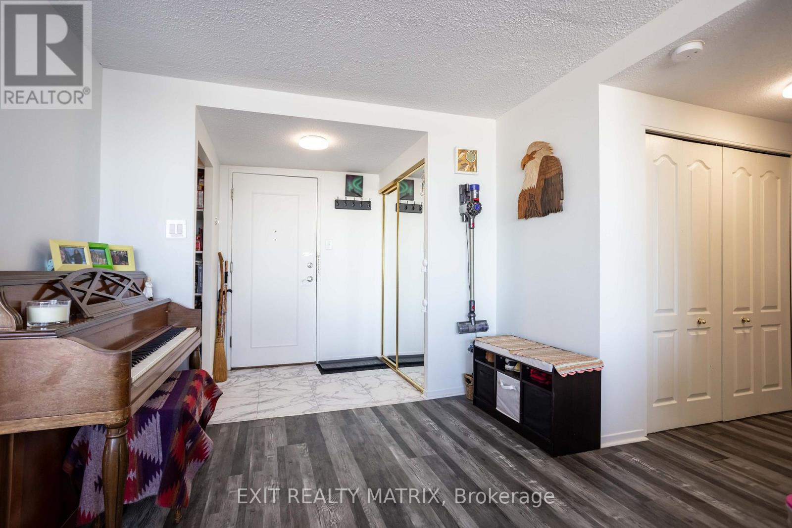 1007 - 2759 Carousel Crescent