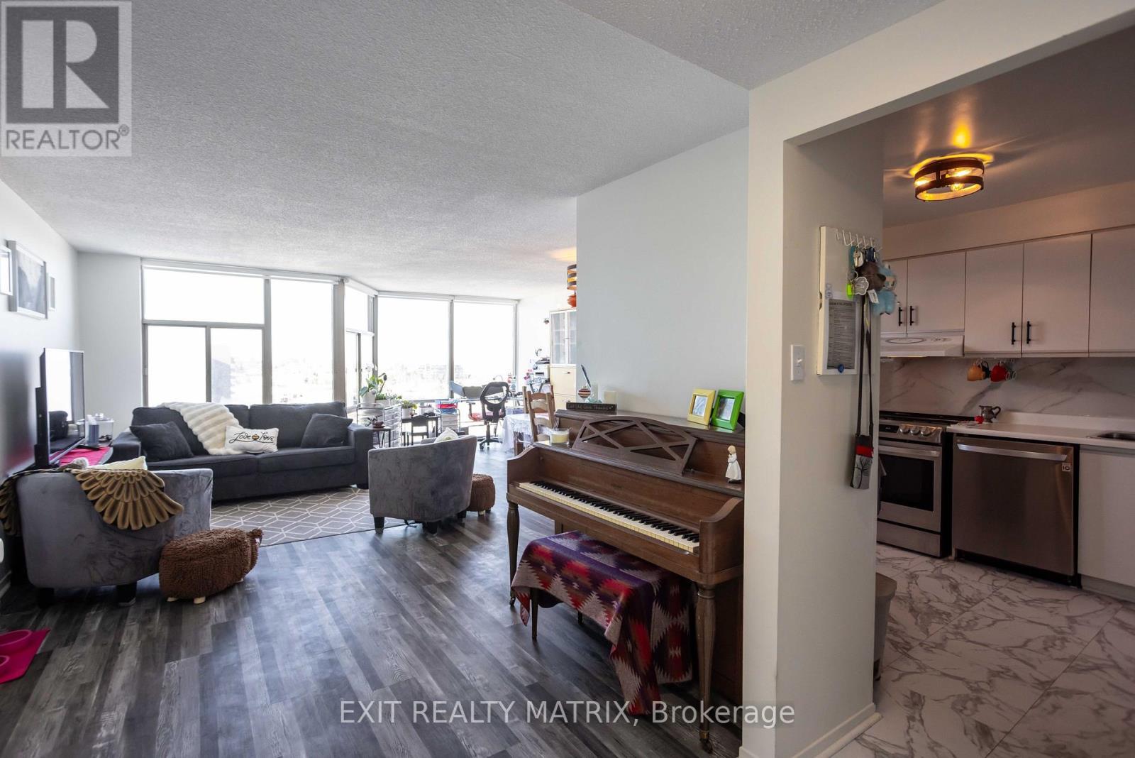 1007 - 2759 Carousel Crescent