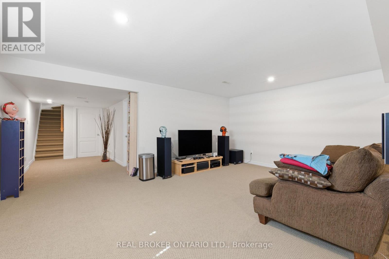 417 Stalwart Crescent