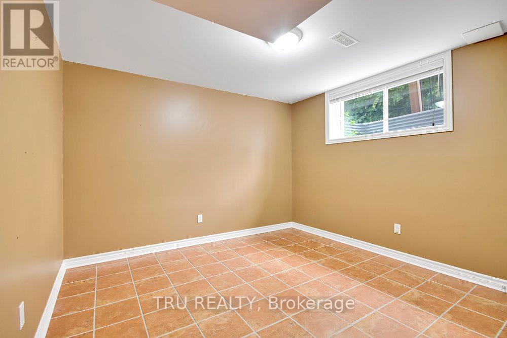 108 Villageview Private