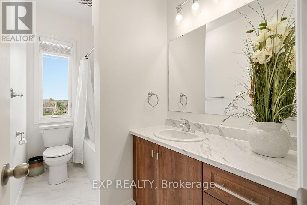 32 - 2621 Longfields Drive