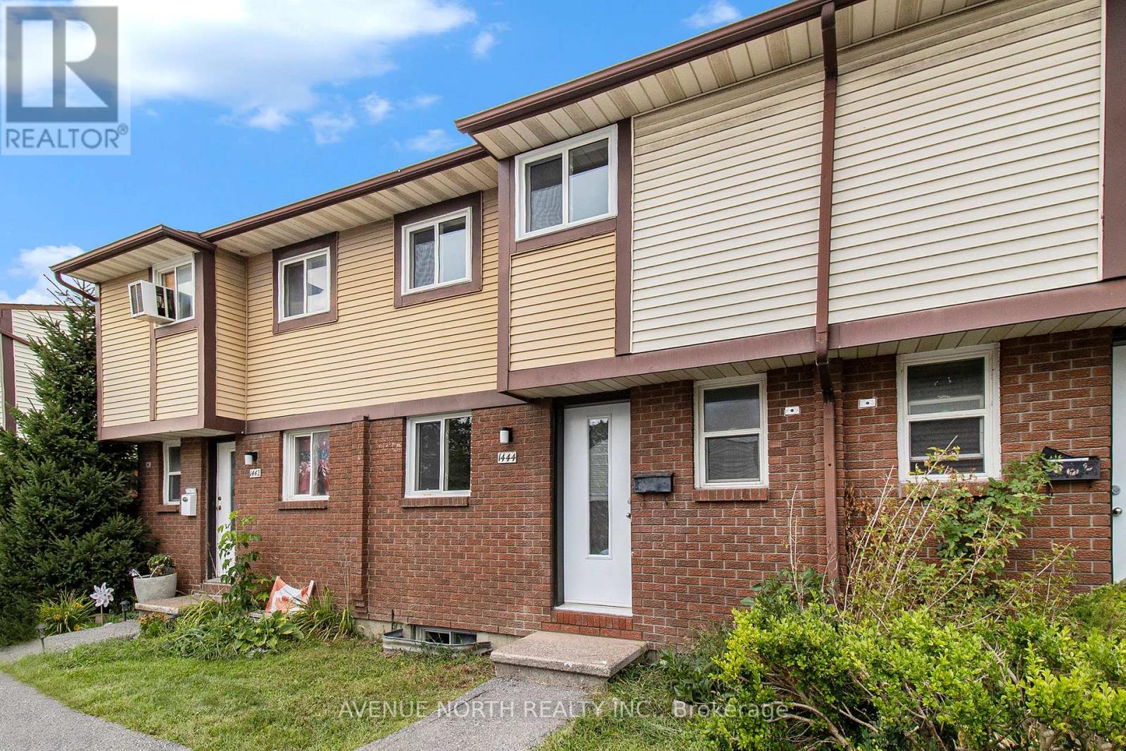 17 - 1442 Foxwell Street