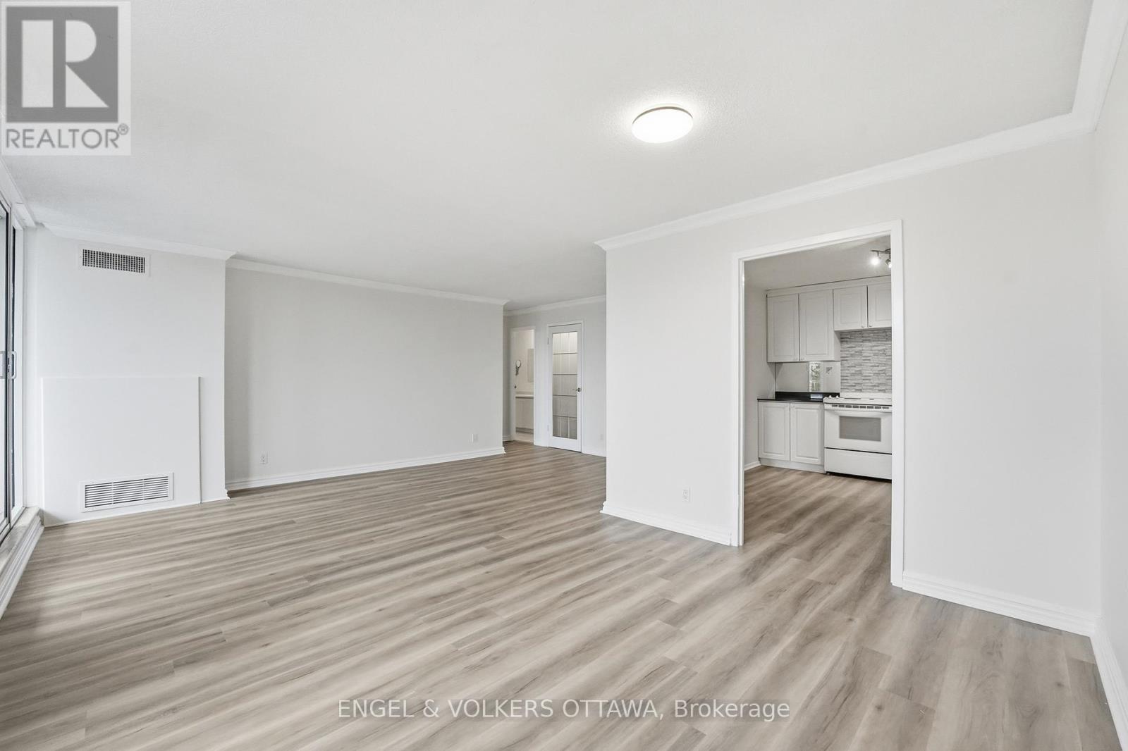 301 - 2951 Riverside Drive