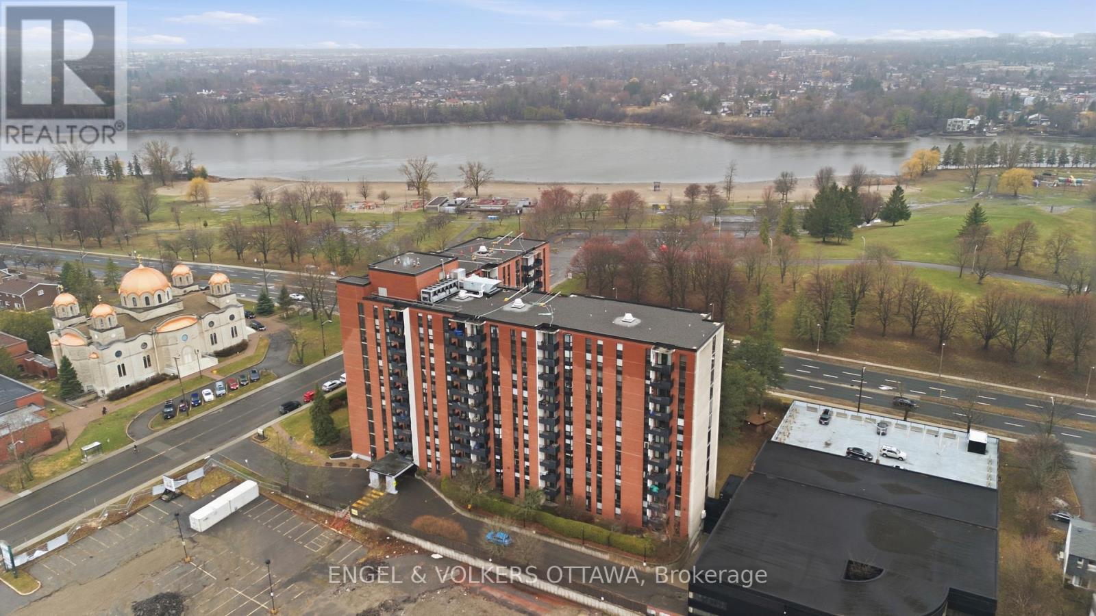 301 - 2951 Riverside Drive