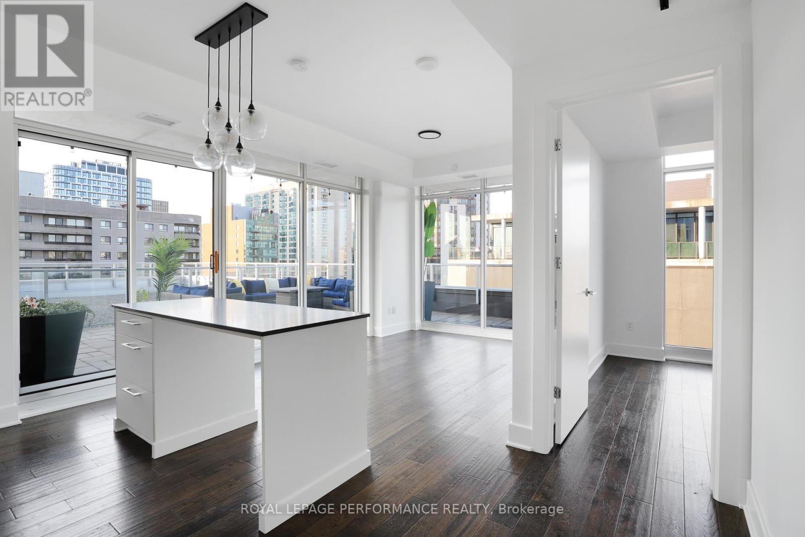 1603 - 255 Bay Street