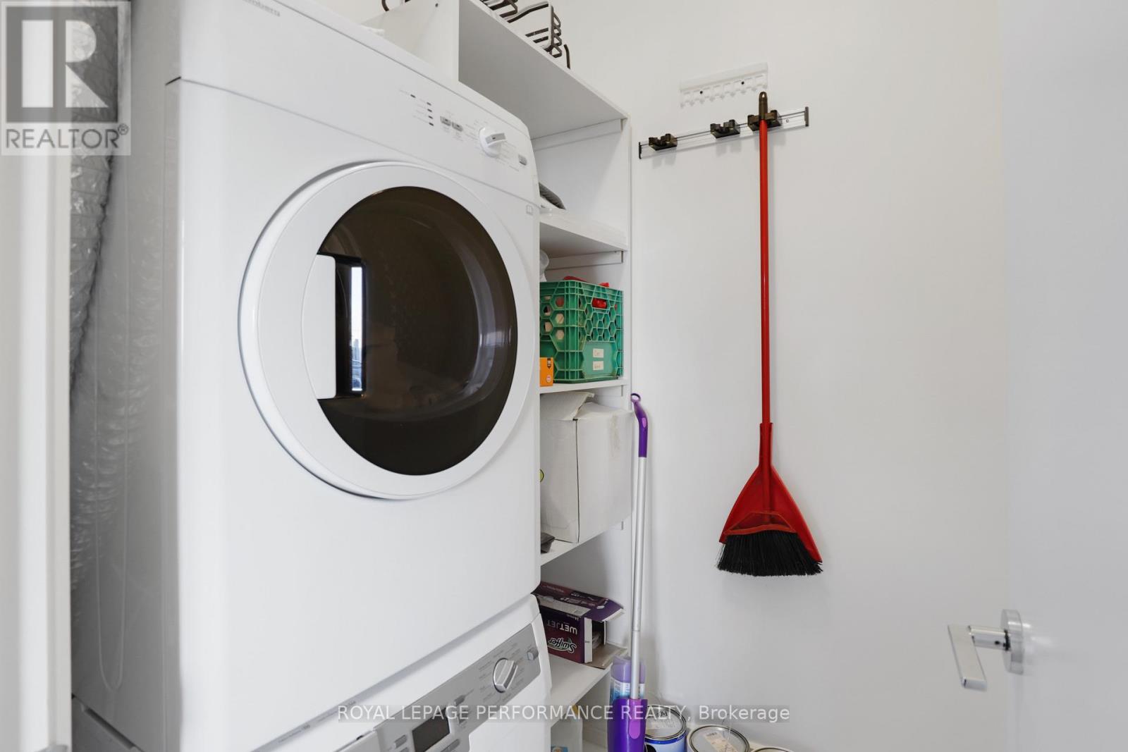 1603 - 255 Bay Street