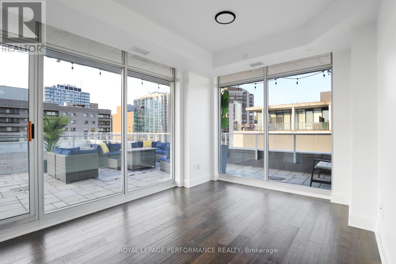 1603 - 255 Bay Street