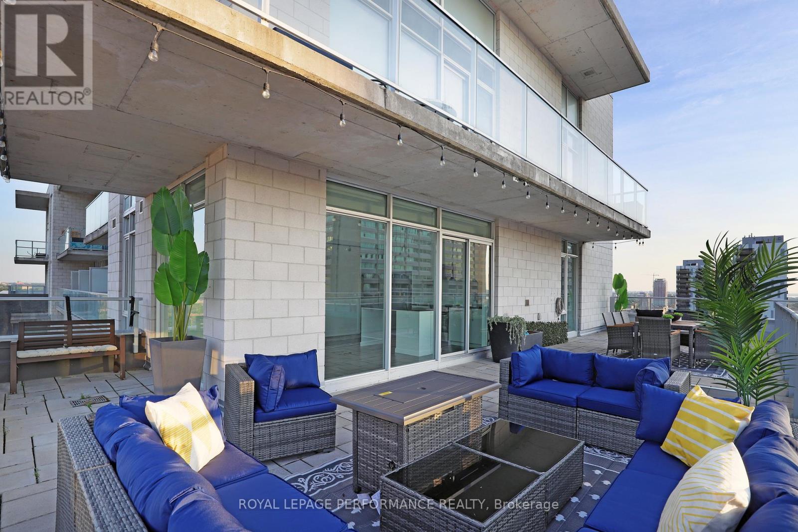 1603 - 255 Bay Street