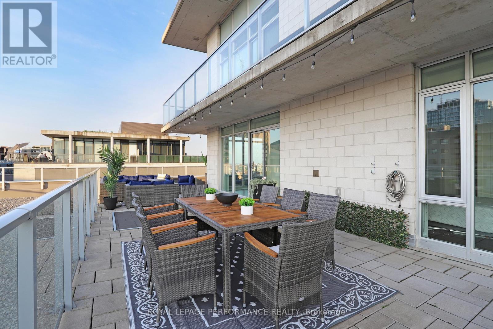 1603 - 255 Bay Street