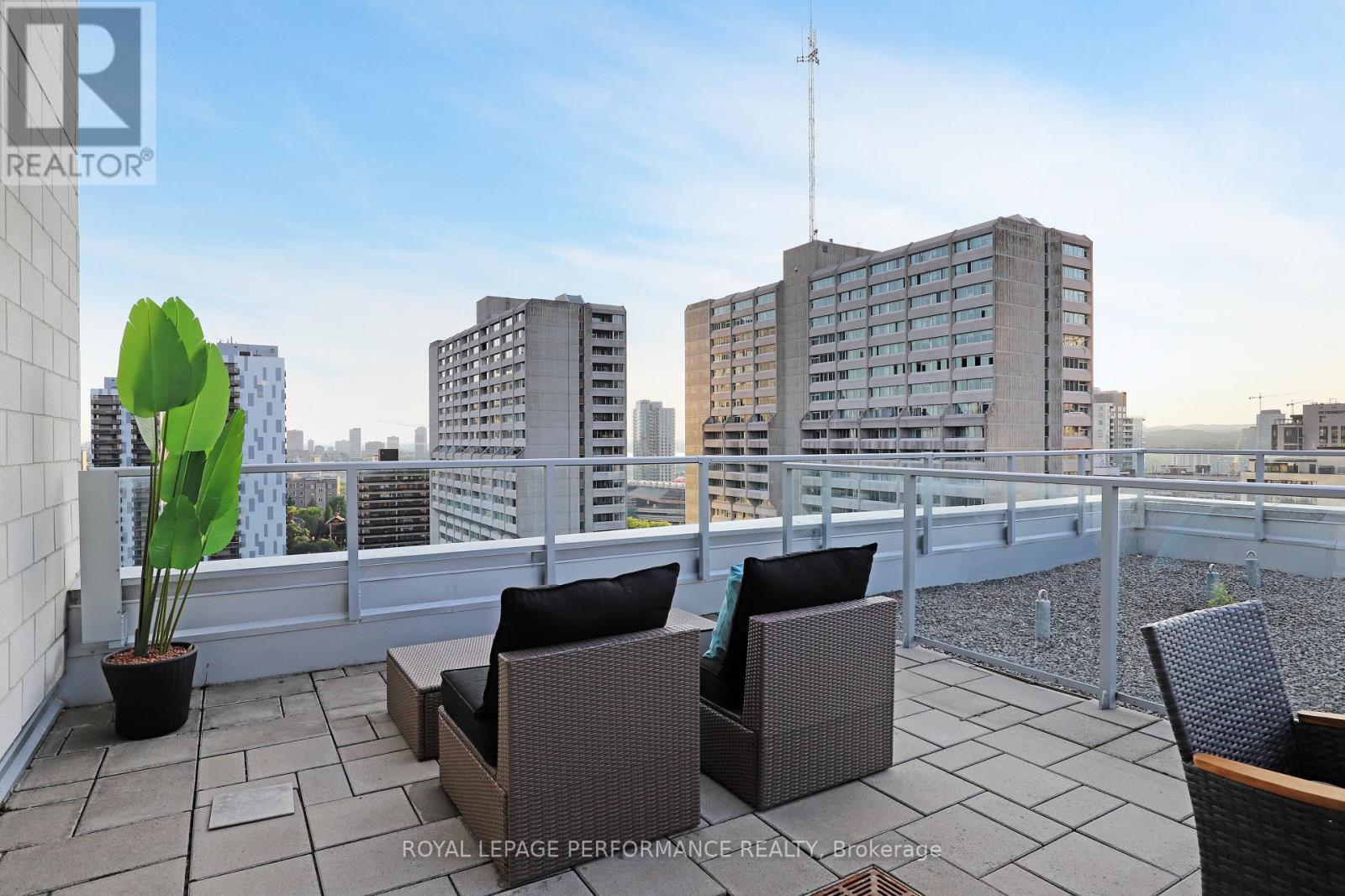 1603 - 255 Bay Street