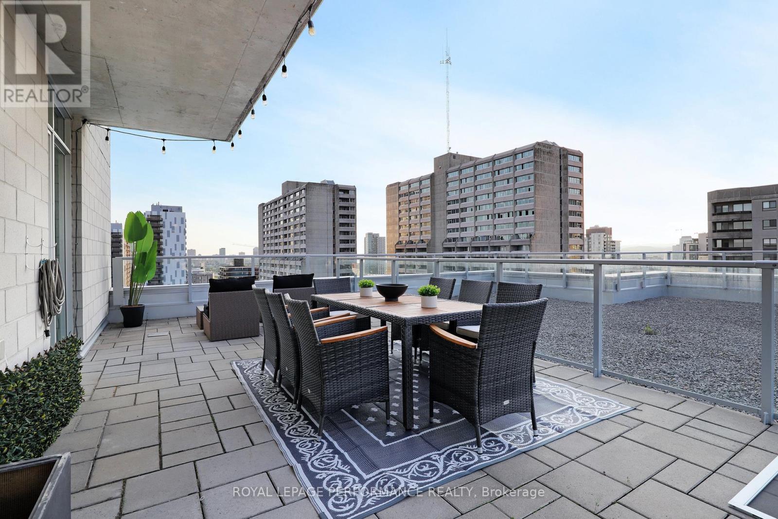 1603 - 255 Bay Street