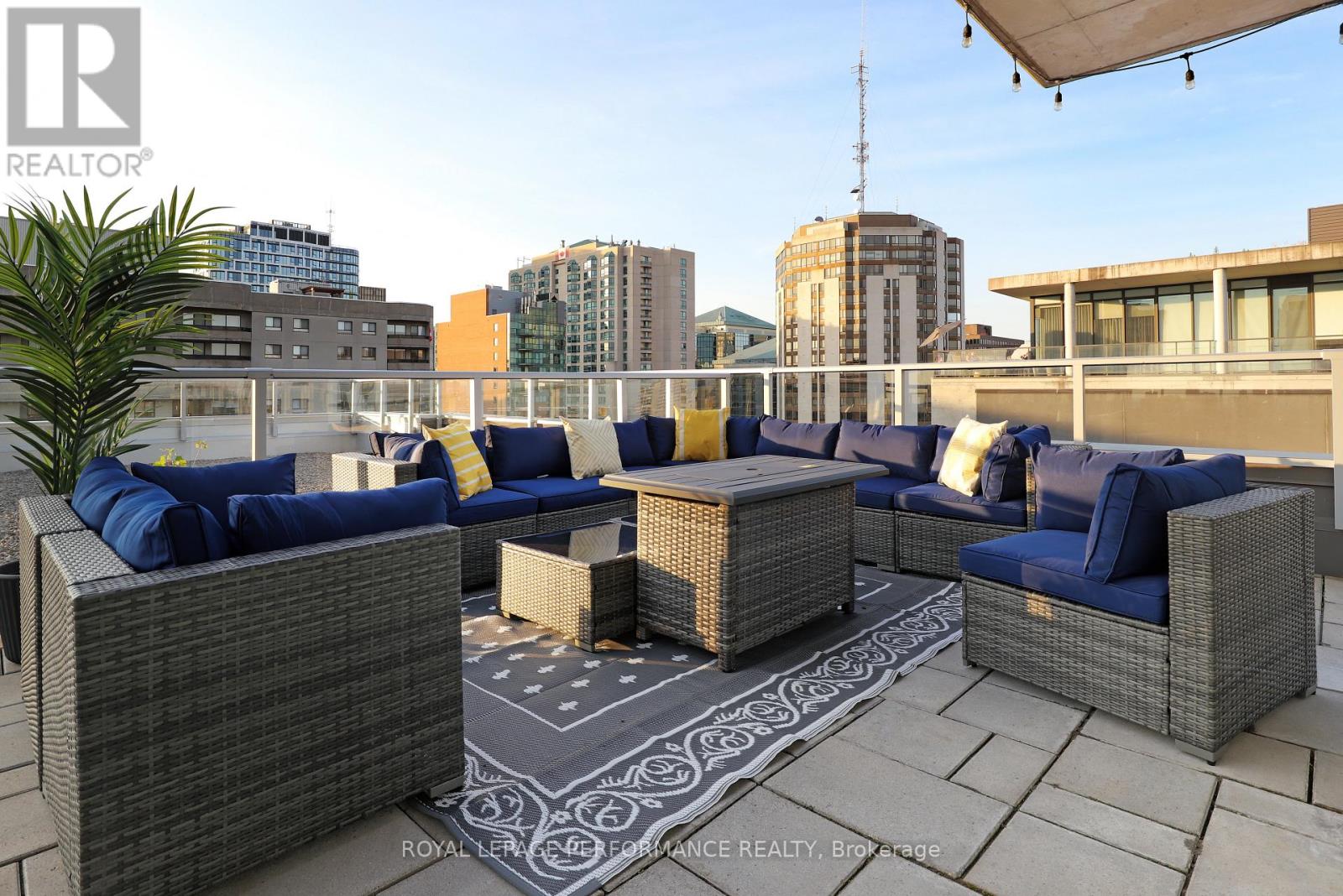 1603 - 255 Bay Street