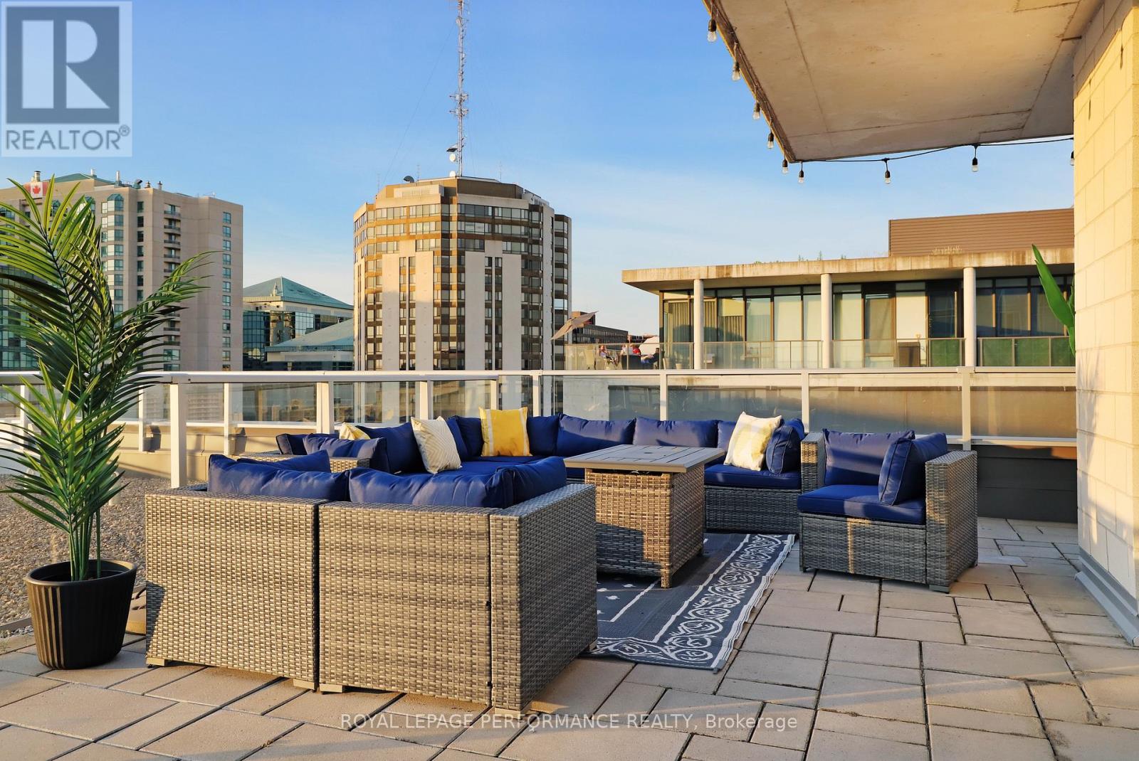 1603 - 255 Bay Street