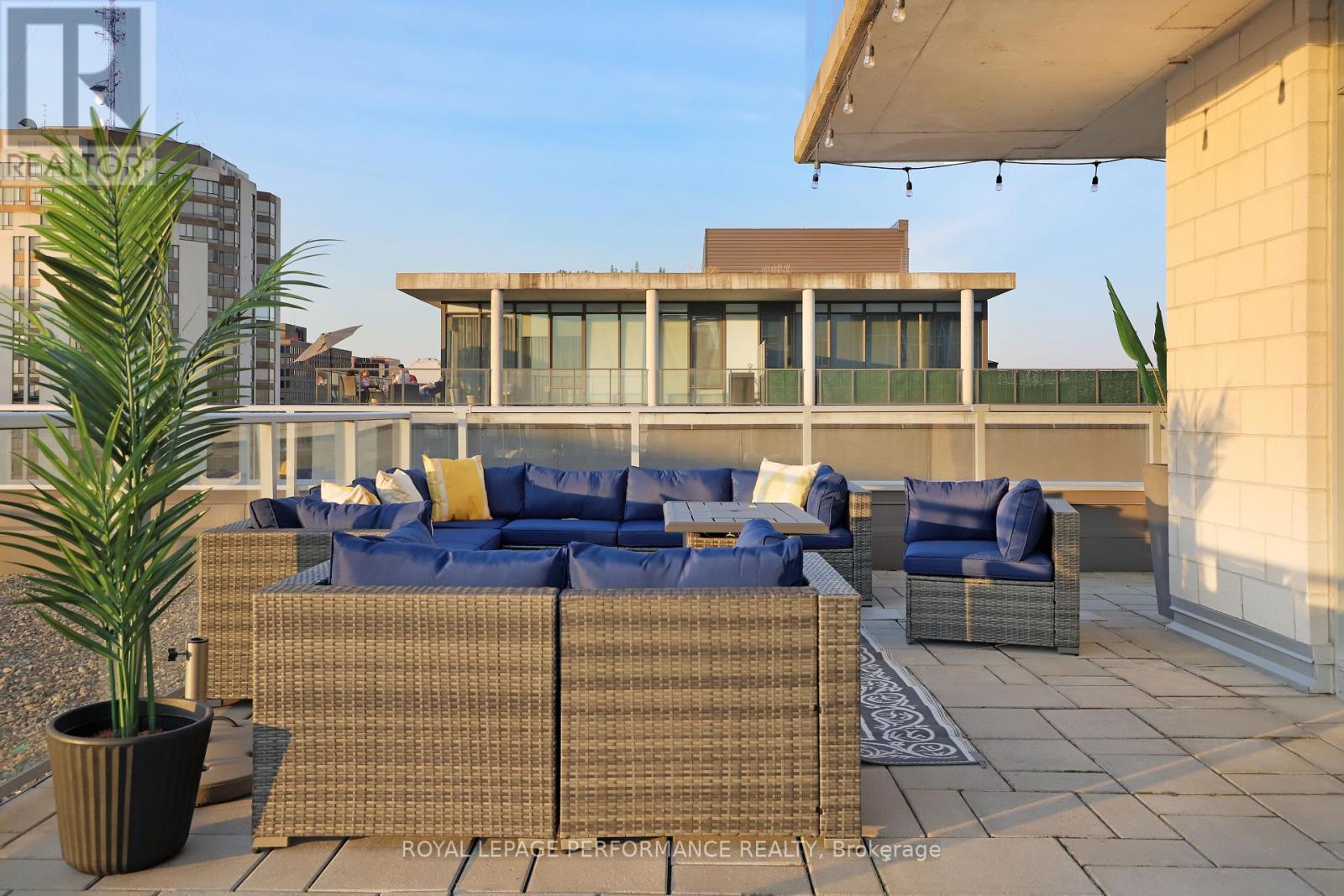 1603 - 255 Bay Street