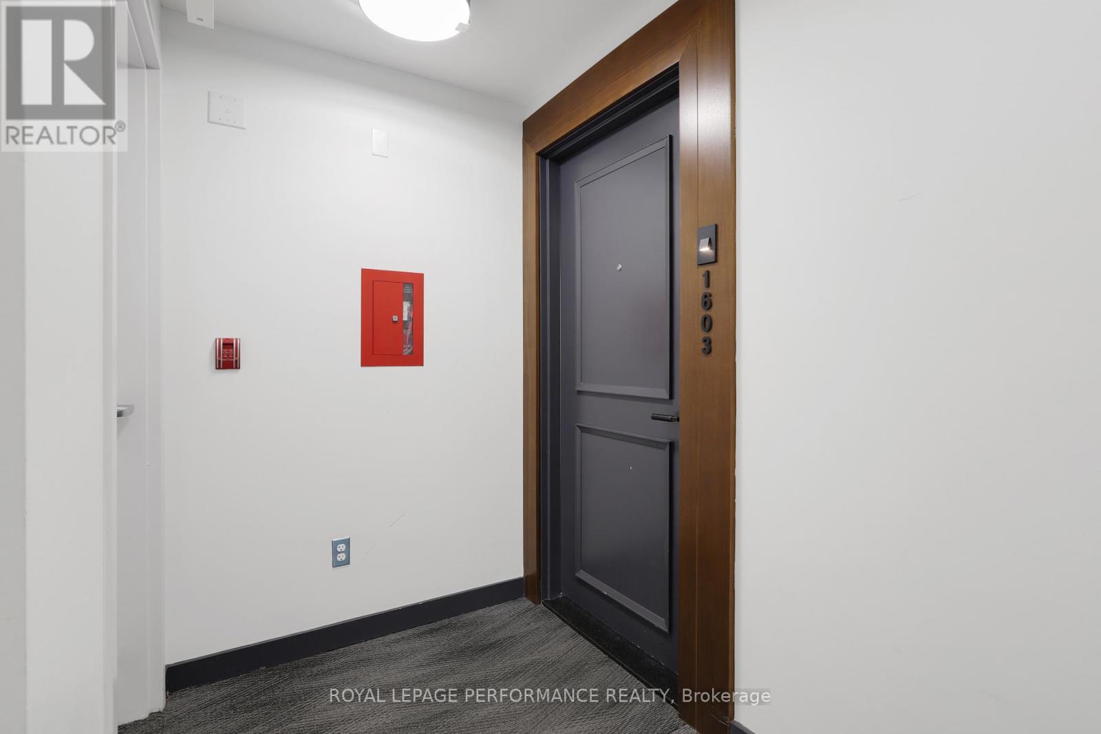 1603 - 255 Bay Street