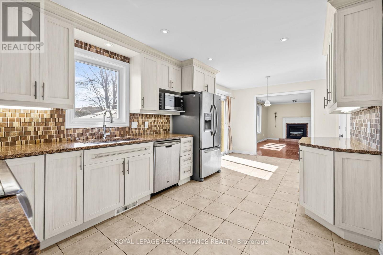 54 Lapointe Boulevard