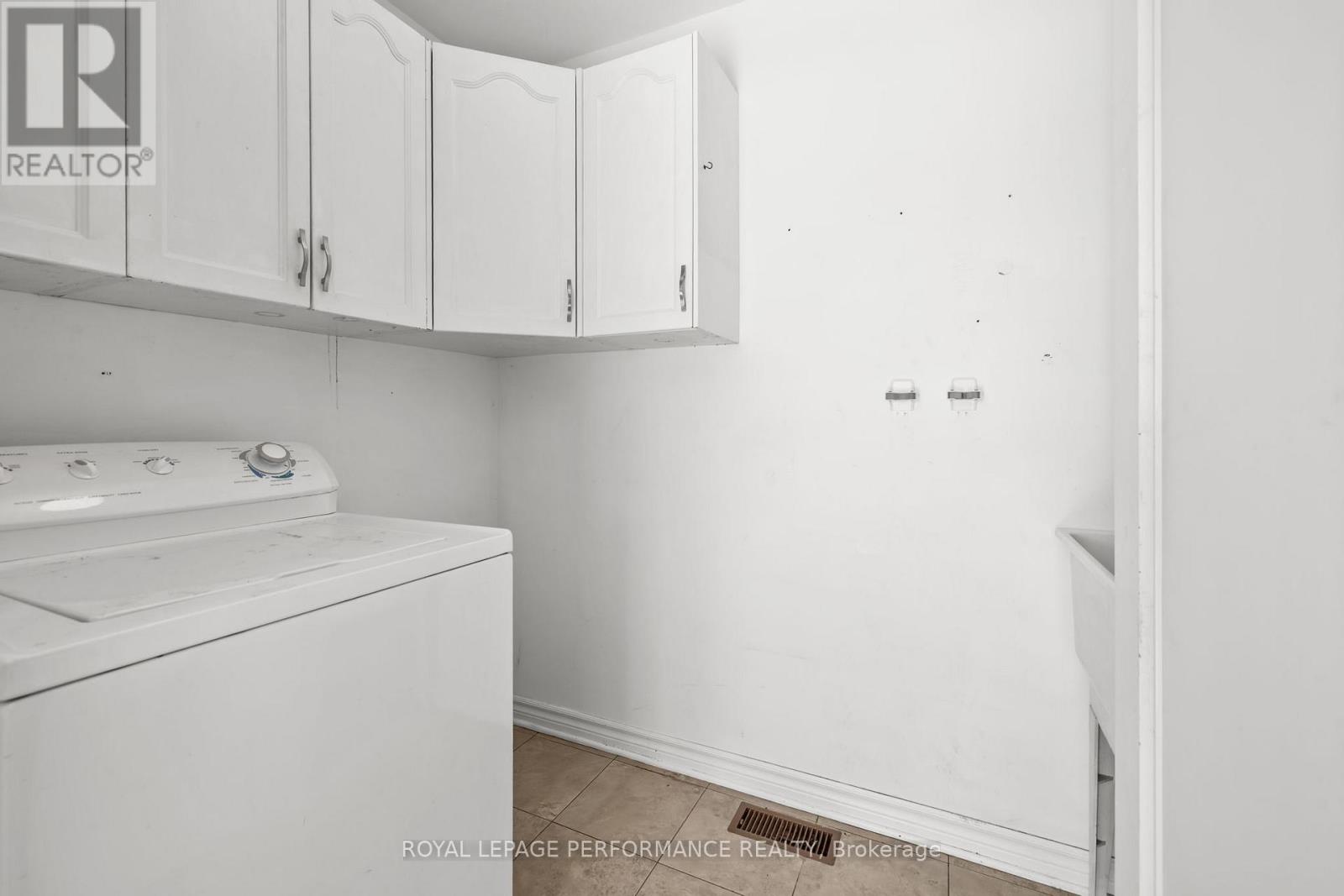 54 Lapointe Boulevard