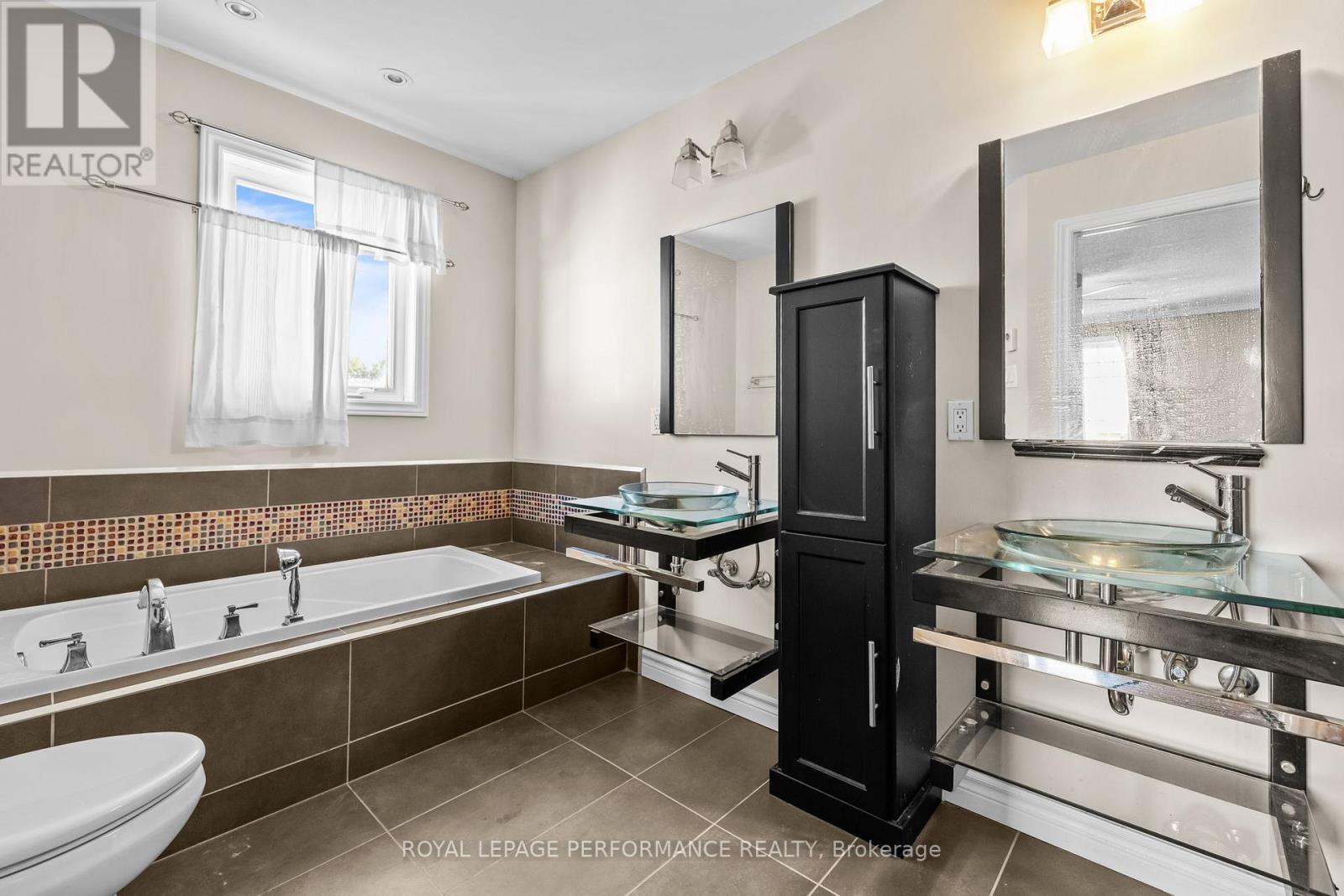 54 Lapointe Boulevard