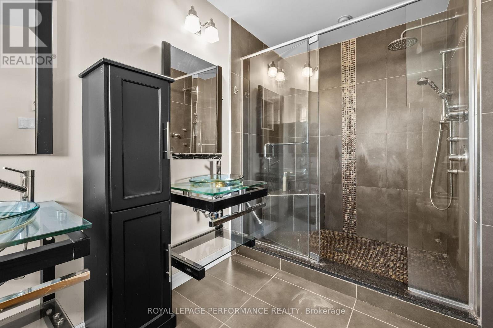 54 Lapointe Boulevard