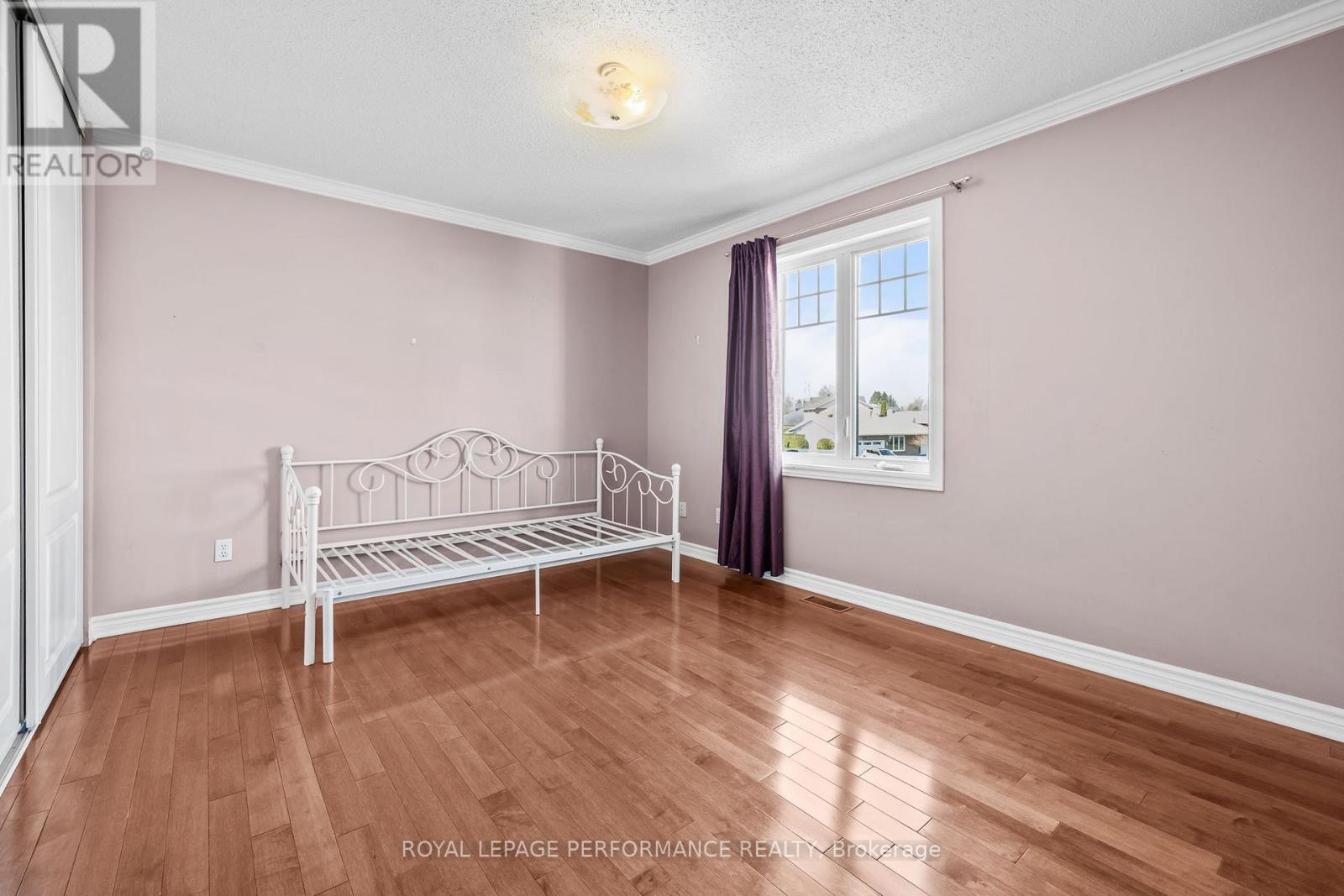 54 Lapointe Boulevard