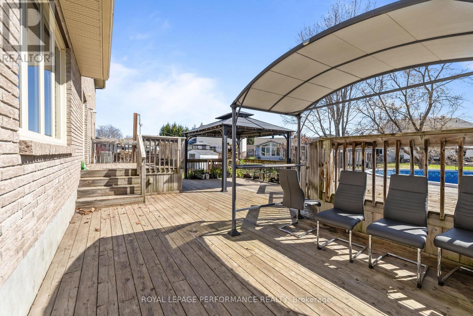 54 Lapointe Boulevard