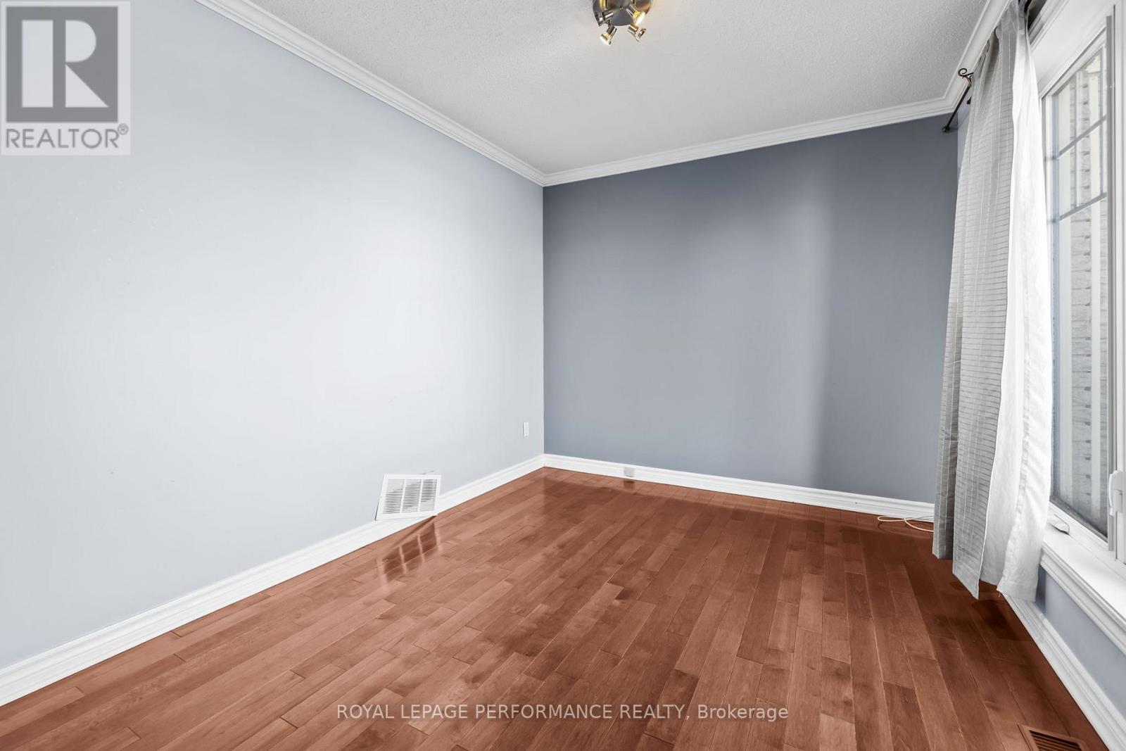 54 Lapointe Boulevard