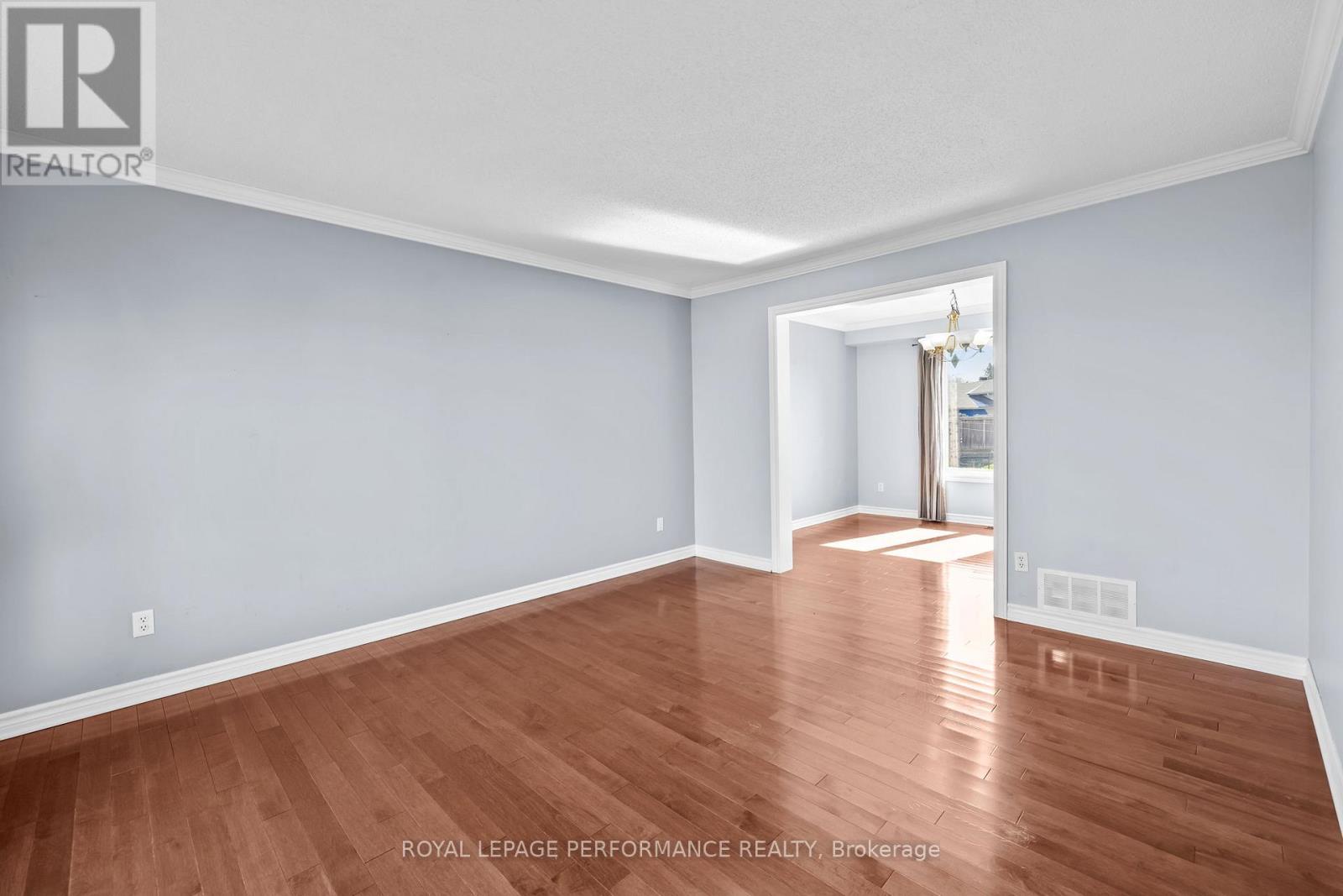 54 Lapointe Boulevard