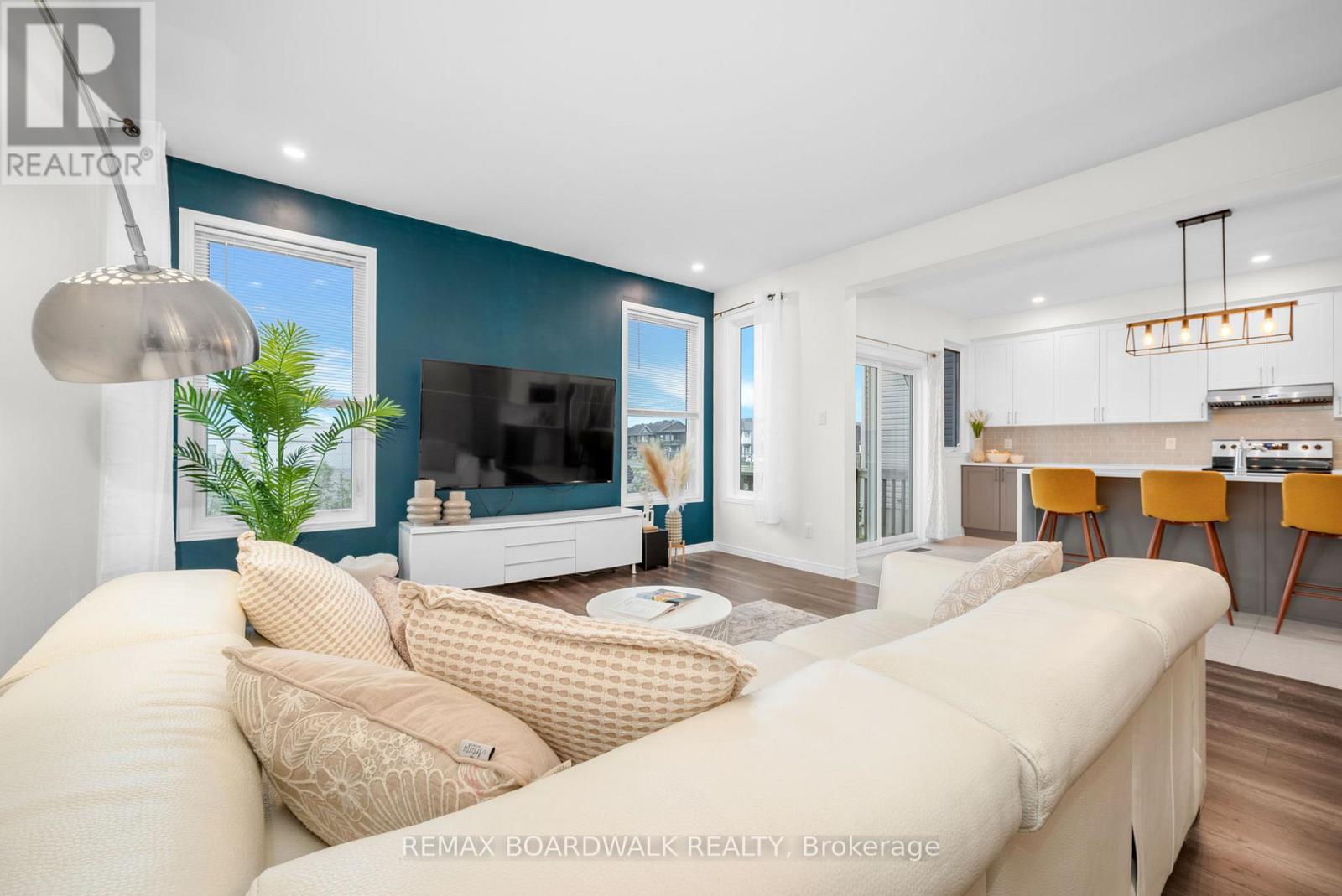 302 Haliburton Heights