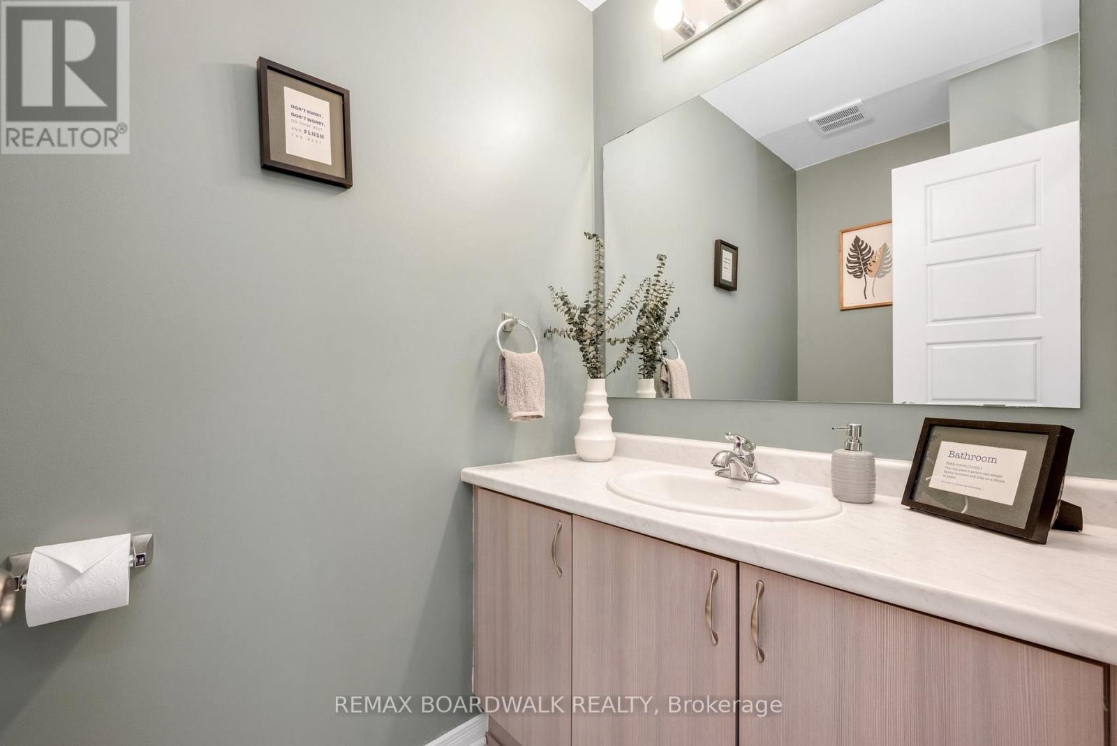 302 Haliburton Heights