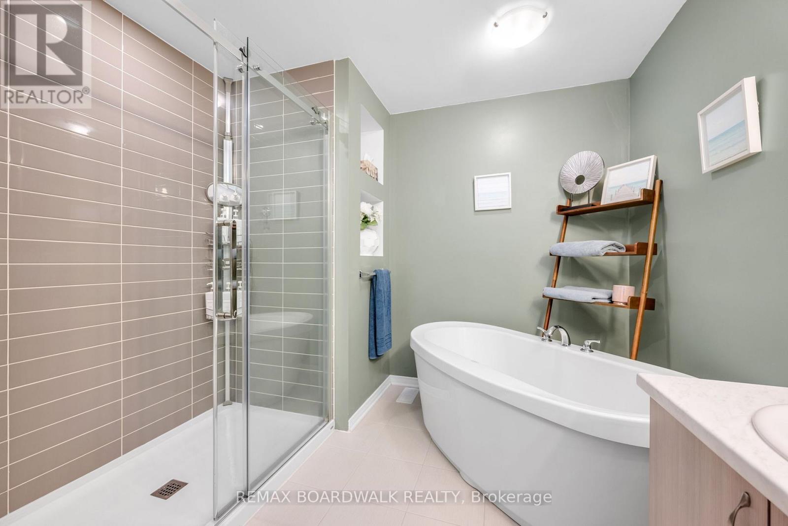 302 Haliburton Heights