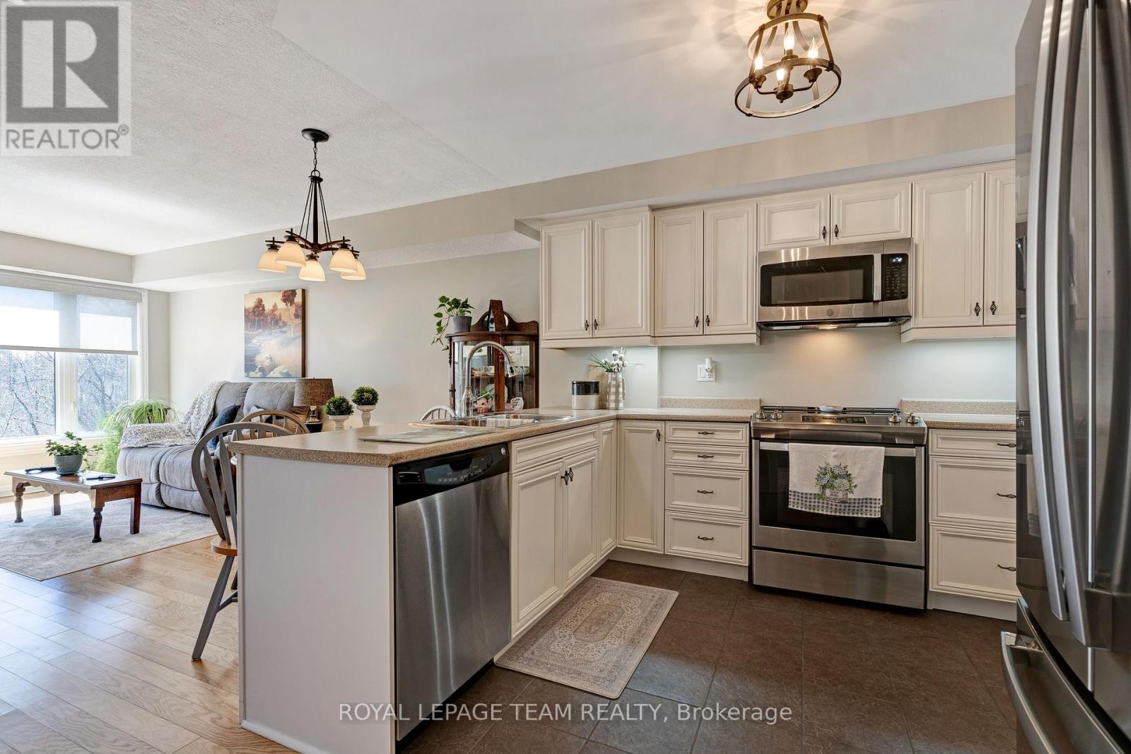 209 - 398 Van Buren Street