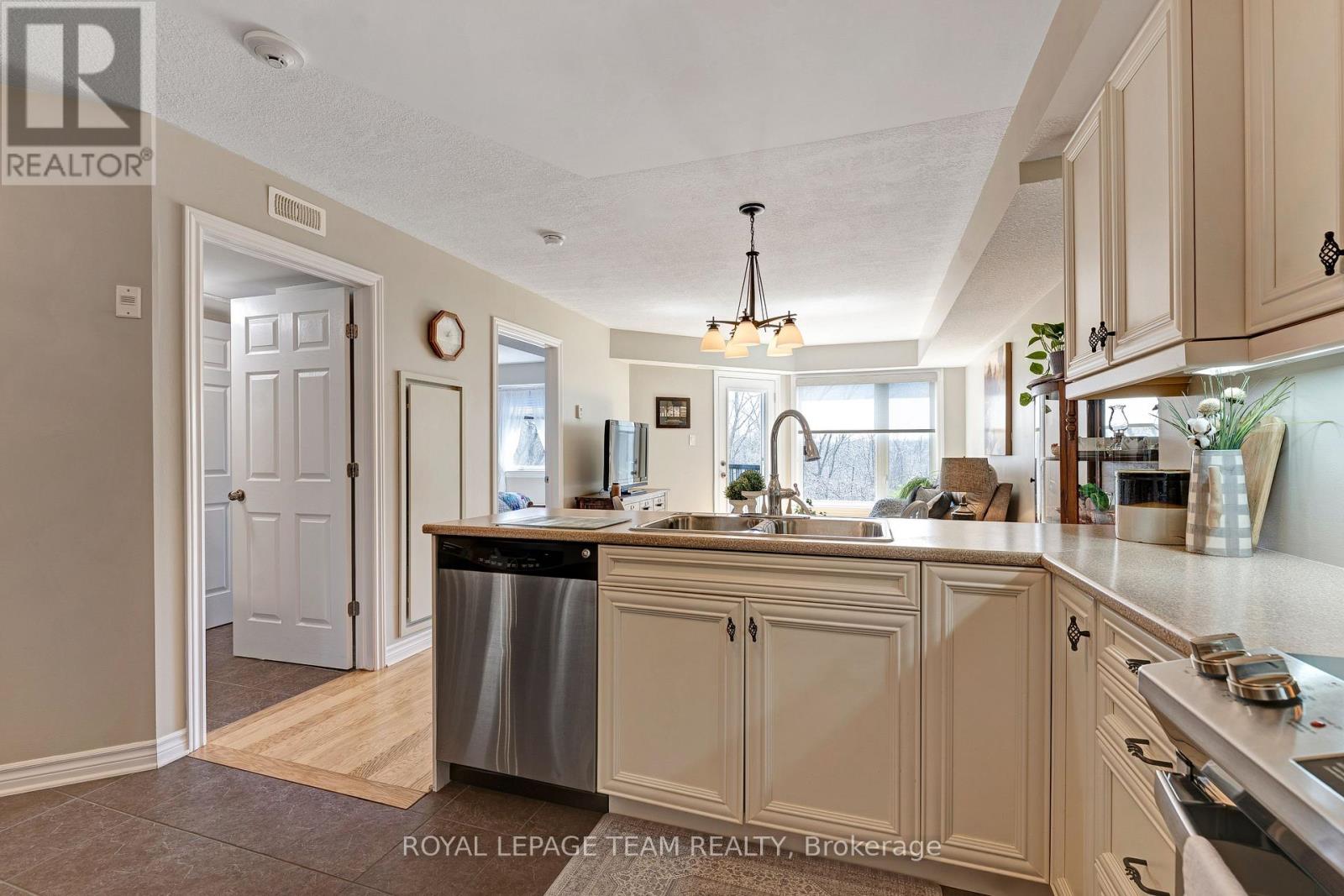 209 - 398 Van Buren Street