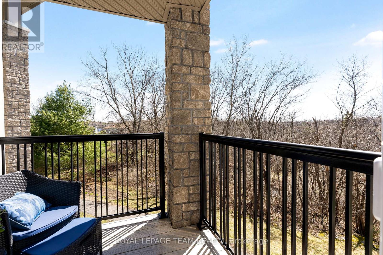 209 - 398 Van Buren Street