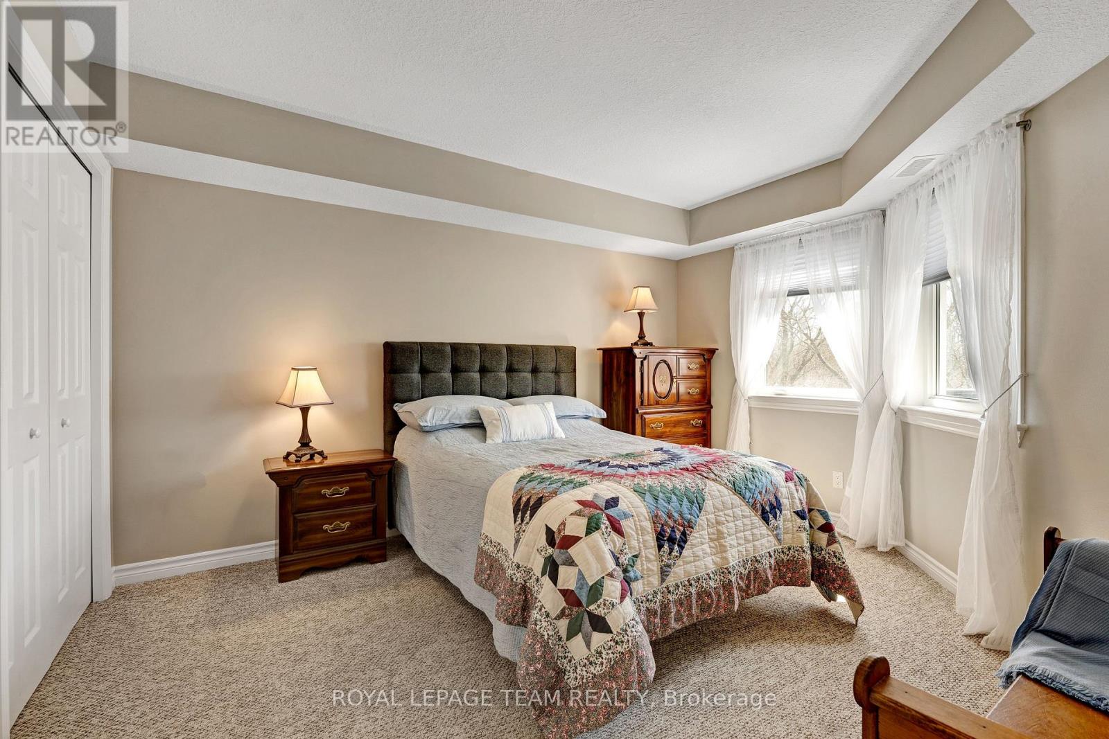 209 - 398 Van Buren Street