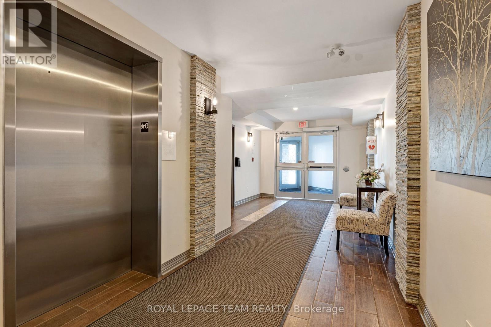 209 - 398 Van Buren Street